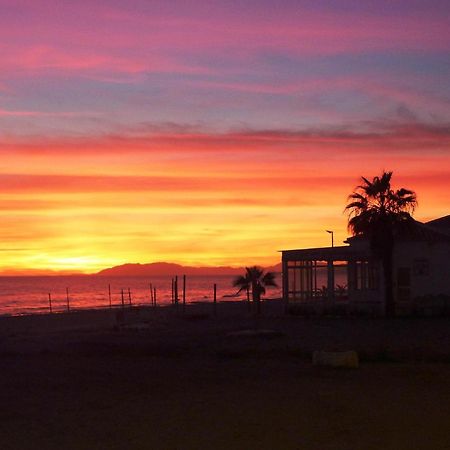 Spacious 1 Bedroom Apartment, Beach Front, Torrox Costa Extérieur photo