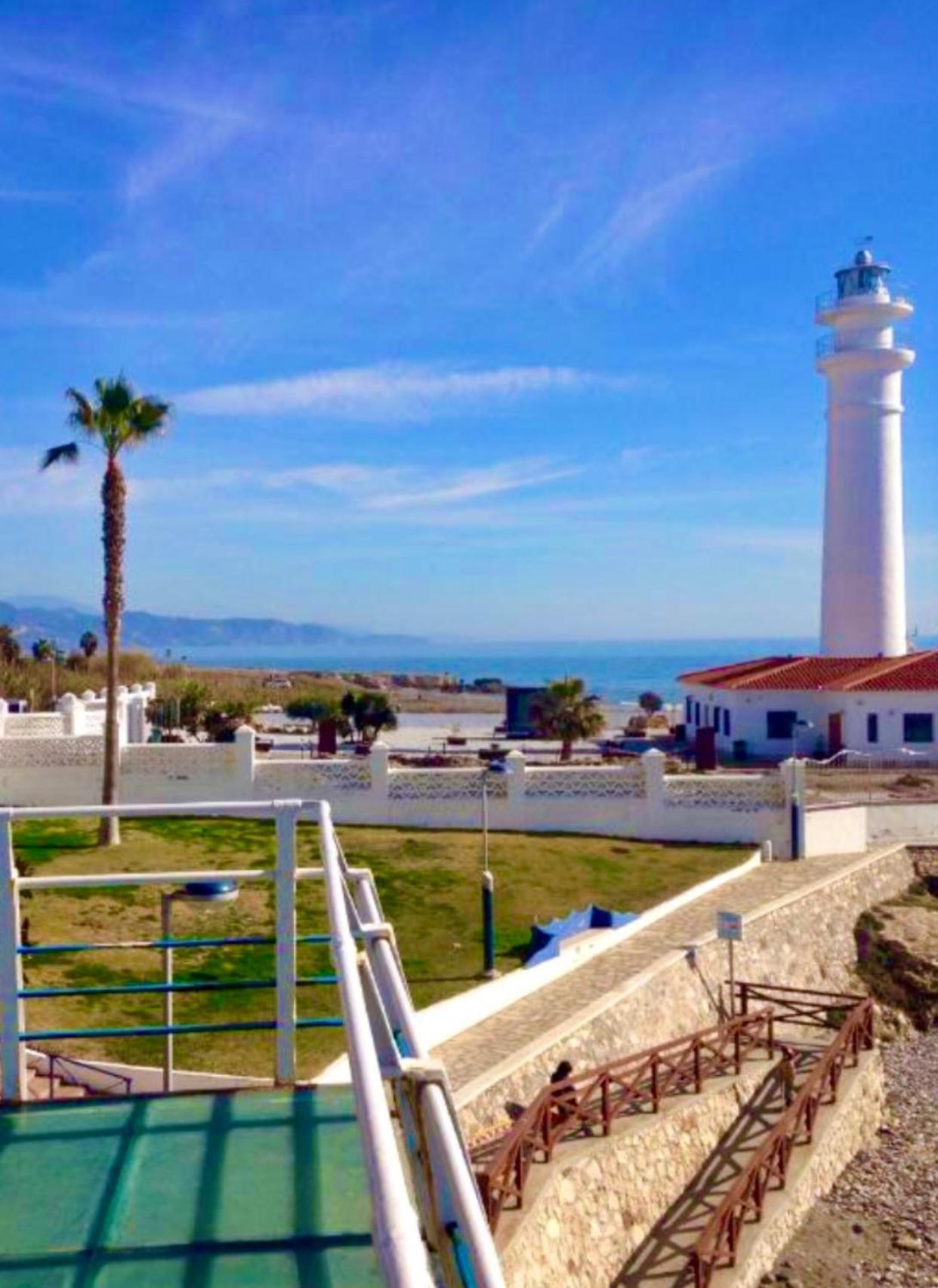Spacious 1 Bedroom Apartment, Beach Front, Torrox Costa Extérieur photo