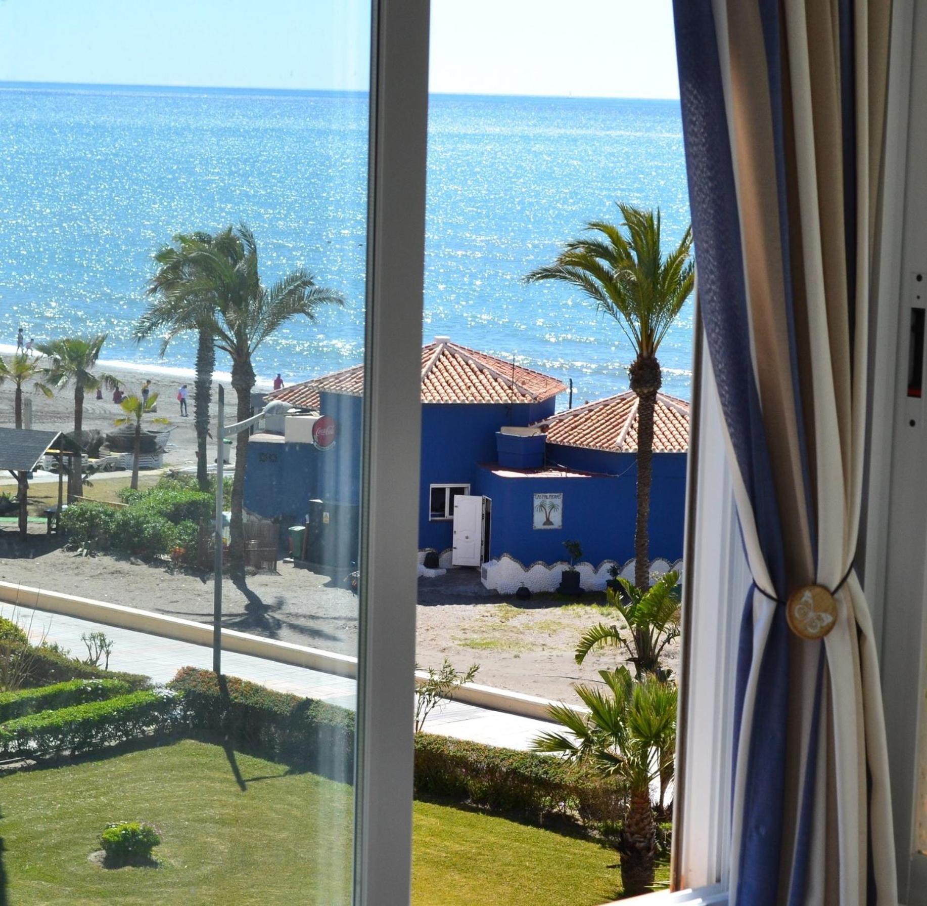 Spacious 1 Bedroom Apartment, Beach Front, Torrox Costa Extérieur photo